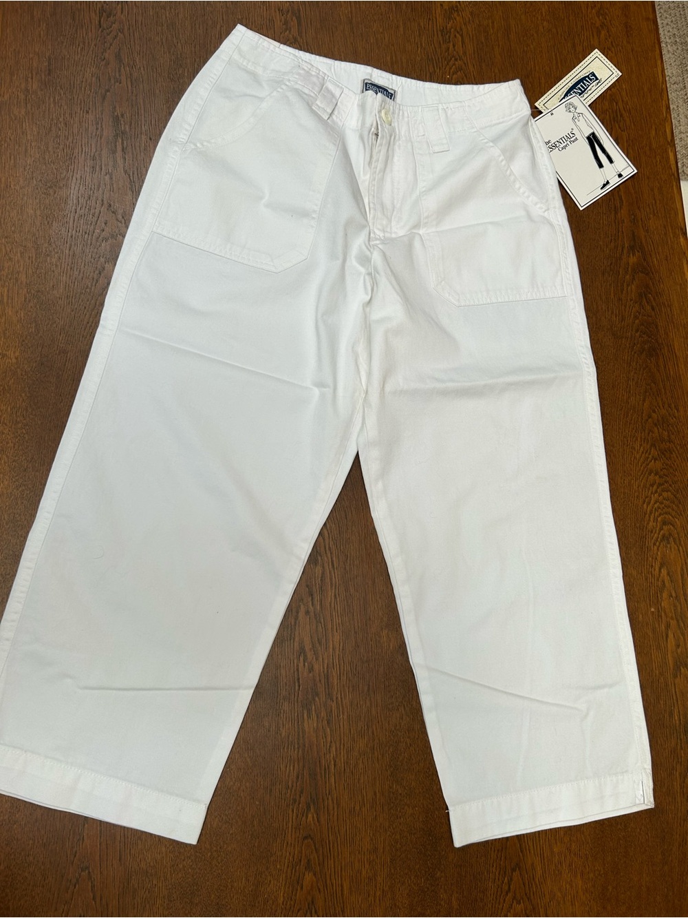Essentials White Tailored Crop Pants, size 8. Capris. Crisp and summery. Women’s